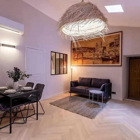 Appartement Tianu : Bastia Place Du Marche Bastia (Corsica)