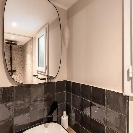 Appartement Tianu : Bastia Place Du Marche Bastia (Corsica)